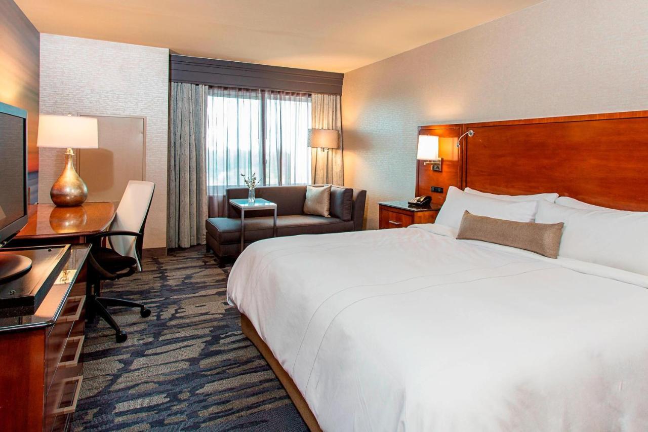 Rochester Airport Marriott Extérieur photo